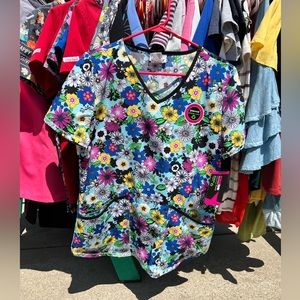 Womens Scrub Top - Floral Pattern